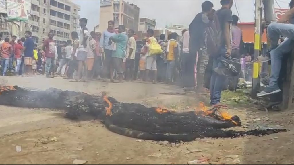 flood victim protested in danapur