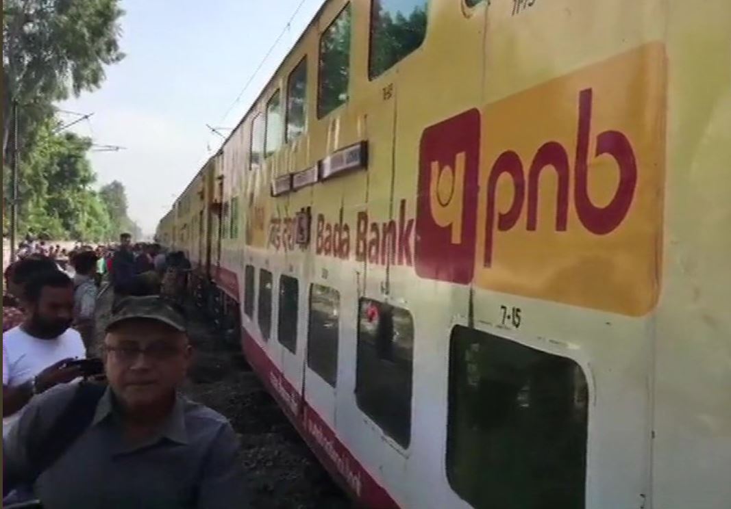 Two coaches of Lucknow-Anand Vihar double decker train derail