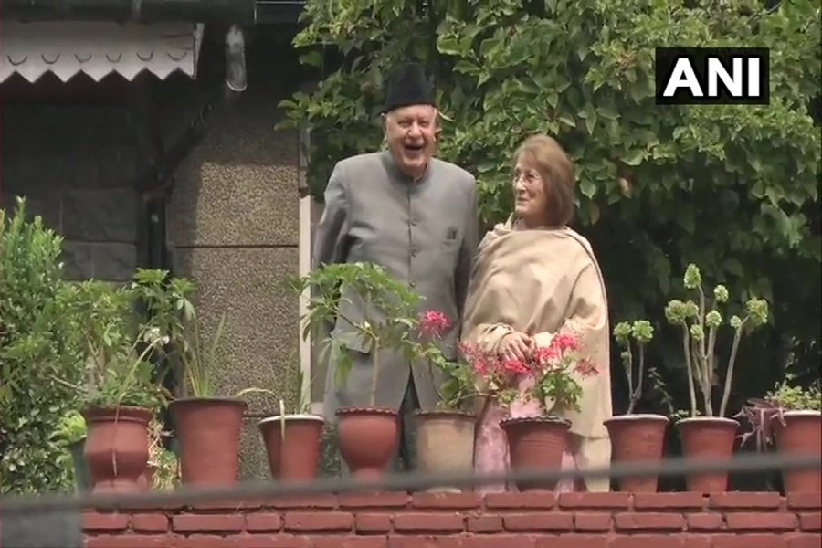 Farooq abdullah with wife