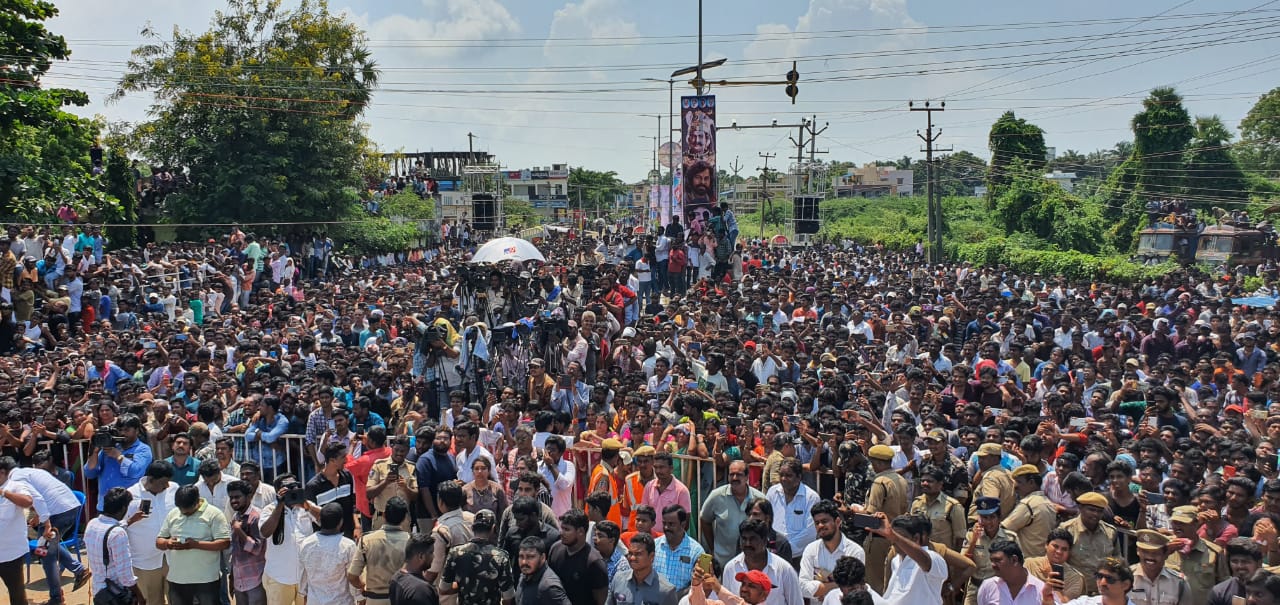 chiru inaugurate the svr statue