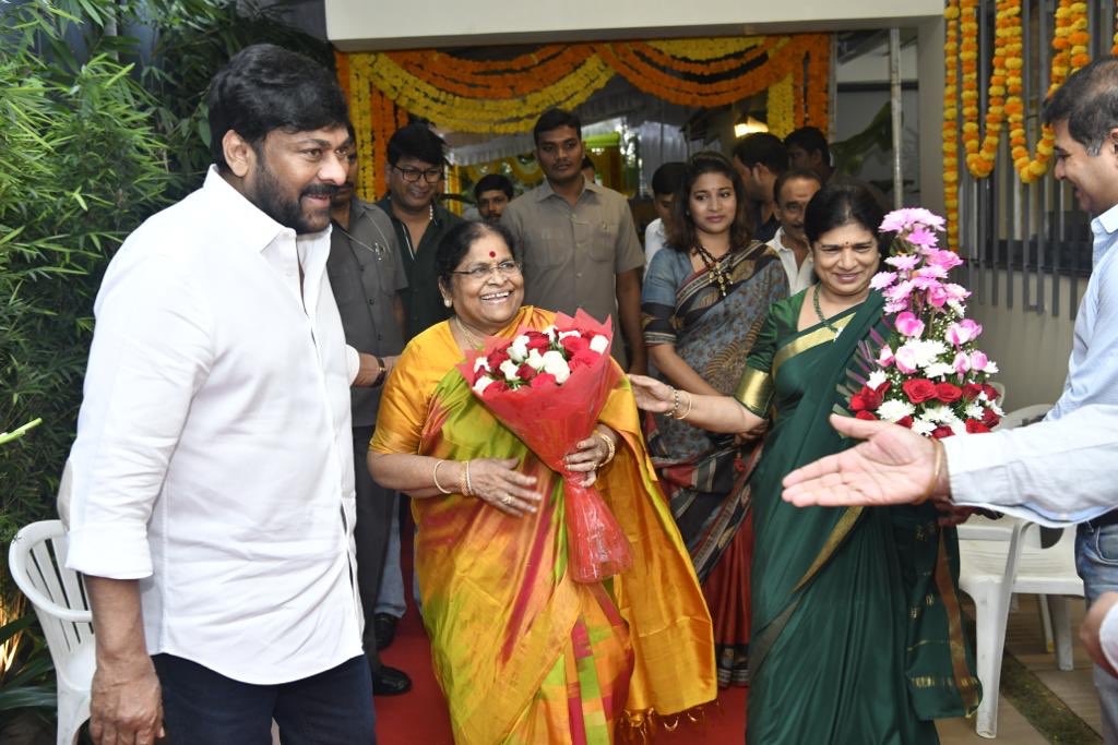 chiru with his mother anjana devi