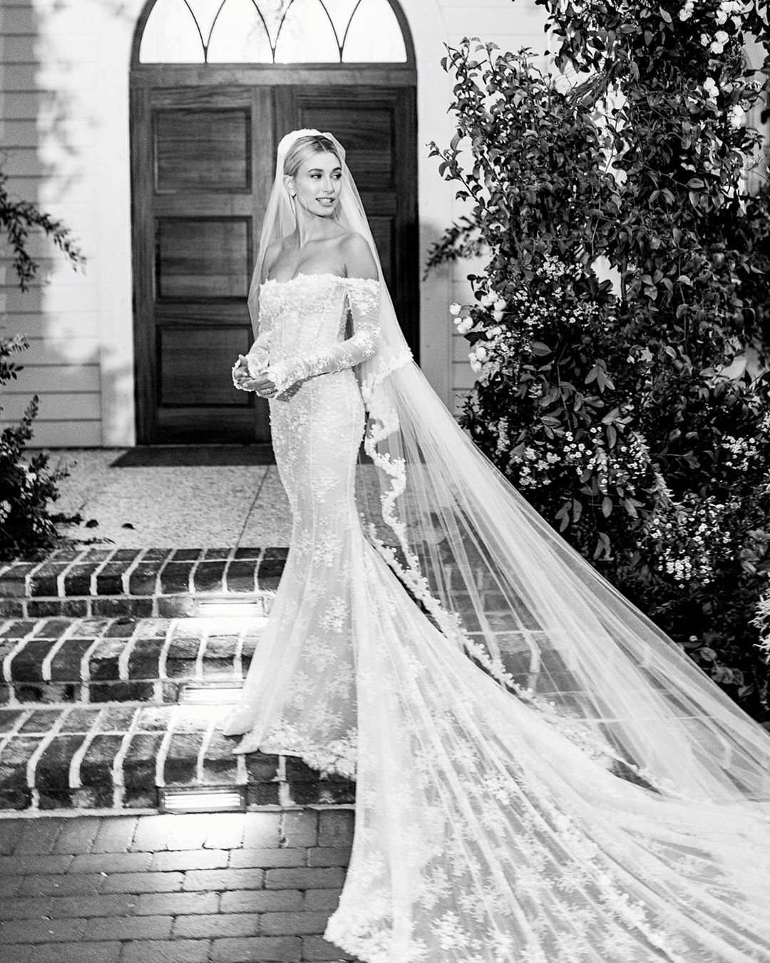 Justin and Hailey wedding pics remind of a fairytale! justin bieber wedding photos justin bieber's wife shared their marriage photos ഹെയ്‌ലി ബാൾഡ്‌വിൻ ബീബർ സ്വപ്ന തുല്യമായ വിവാഹ ചിത്രങ്ങൾ പങ്കു വച്ച് ഹെയ്‌ലി ബാൾഡ്‌വിൻ ബീബർ justin bieber hailey baldwin