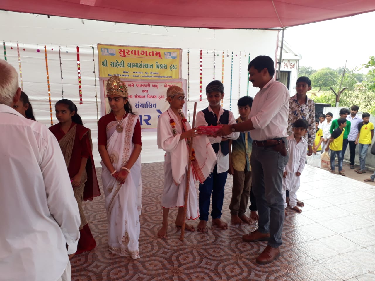 various-programs-were-organized-during-the-navratri-by-sahali-gramya-vikash-institute-in-bagavadar