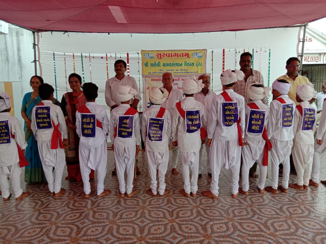 various-programs-were-organized-during-the-navratri-by-sahali-gramya-vikash-institute-in-bagavadar