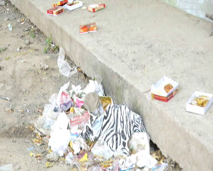 Loot of food after chief minister rally in sohna gurugram