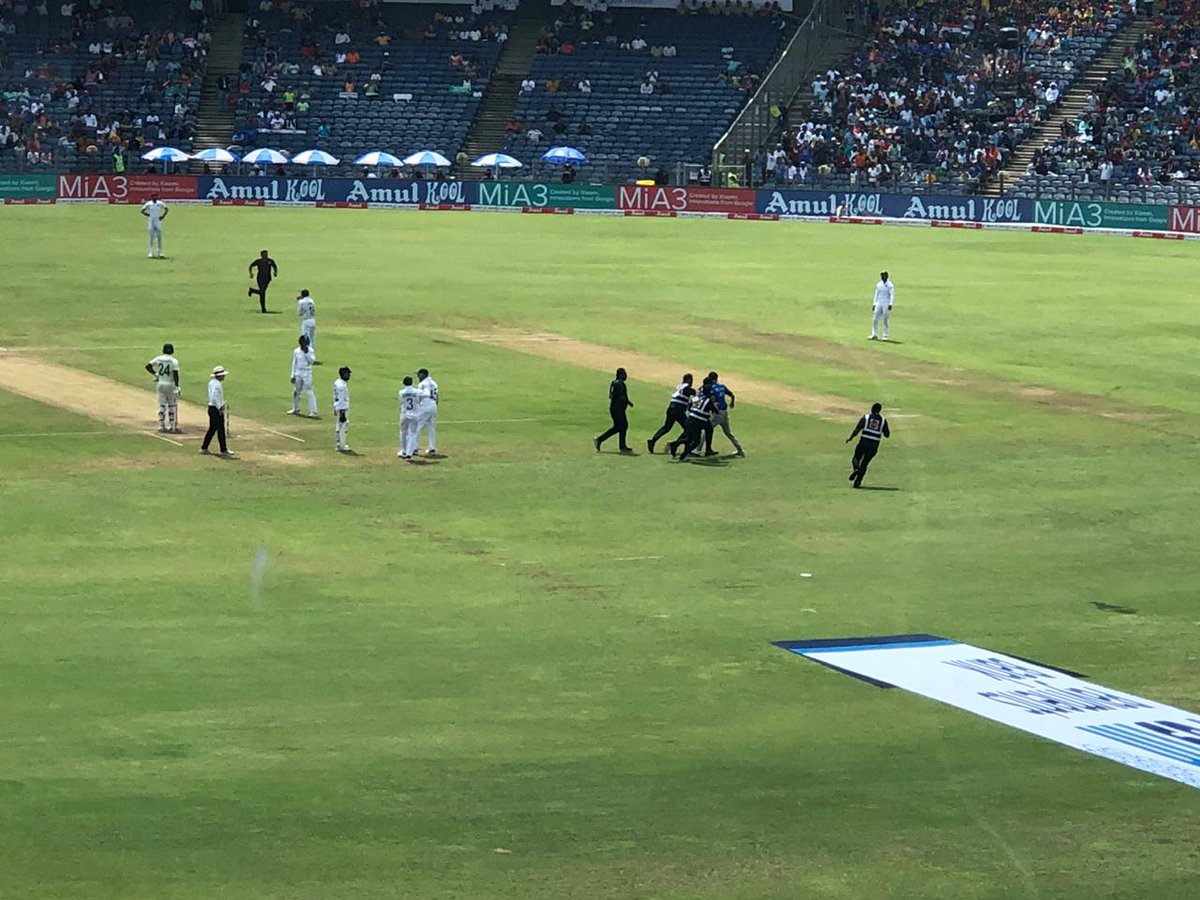 Pune Test: Fan breaches security cordon, enters field