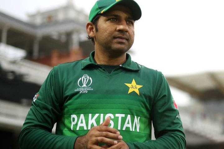 Angry Pakistani Fan Destroys Sarfaraz Ahmed's Hoarding After Series Defeat To Sri Lanka - WATCH