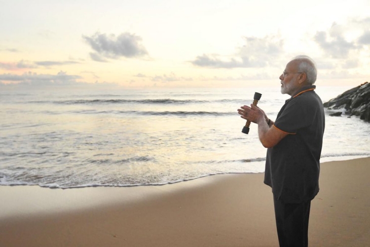 modi carrying an acupressure roller