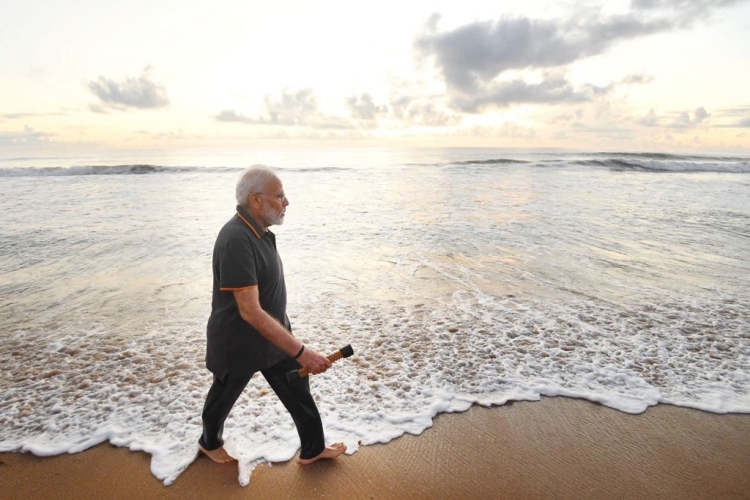 modi carrying an acupressure roller