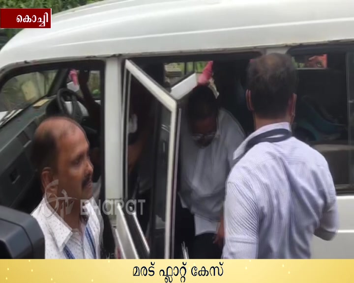 maradu flat case three accused remanded  maradu flat case  മരട് ഫ്ലാറ്റ് കേസ്  മരട് ഫ്ലാറ്റ് കേസ്: അറസ്റ്റിലായ മൂന്ന് പേരെയും റിമാൻഡ് ചെയ്‌തു