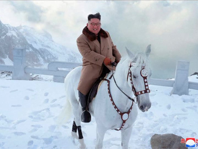 Kim rides horse to a sacred NKorean peak