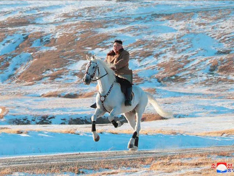 Kim rides horse to a sacred NKorean peak