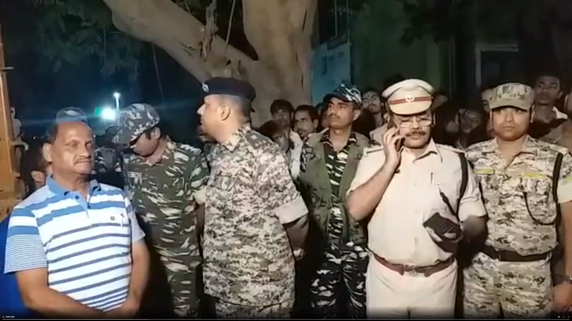 मौके पर पुलिस जवान