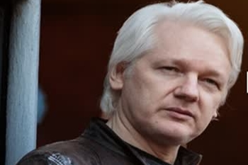 WikiLeaks founder Assange arrives in London court for extradition hearing