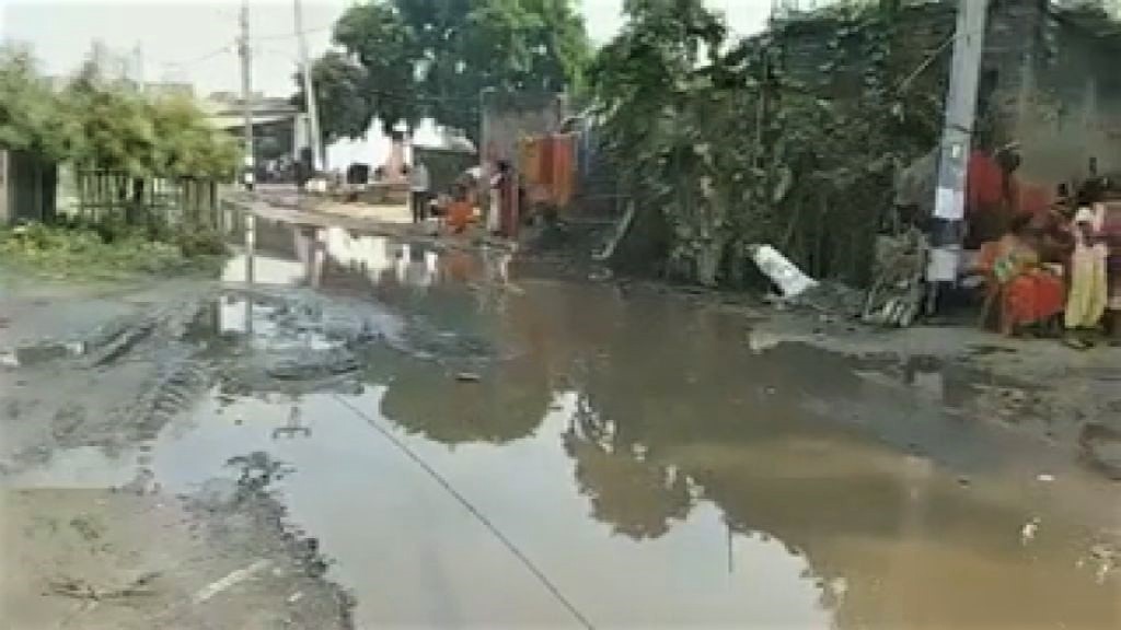 people jammed road due to water logging in motihari