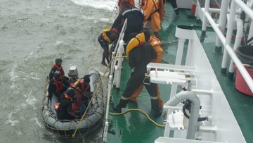 Coast Guard steps up search operation