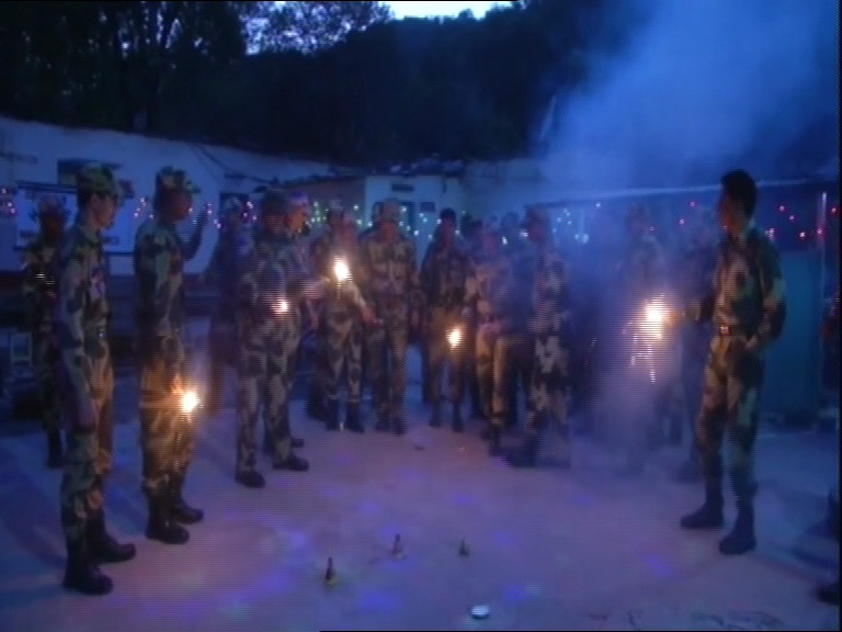 BSF jawans celebrated Diwali on the border