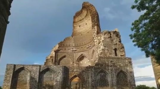 The tomb of Ahmad Shah Bahmani in the contemporary context