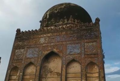 The tomb of Ahmad Shah Bahmani in the contemporary context