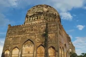 The tomb of Ahmad Shah Bahmani in the contemporary context