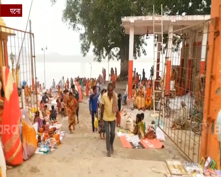 crowds of devotees gathered to bath in the ganga