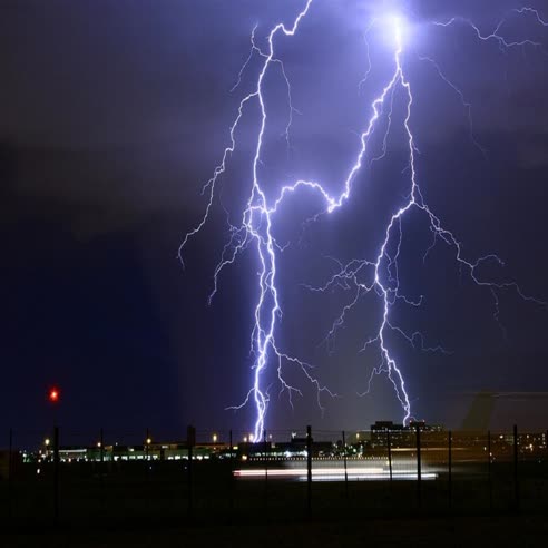 आकाशीय बिजली गिरने के दौरान ऐसे बचाएं अपनी जान, इन बातों का रखें ध्यान,  what is thunderstorm how to safe lightning