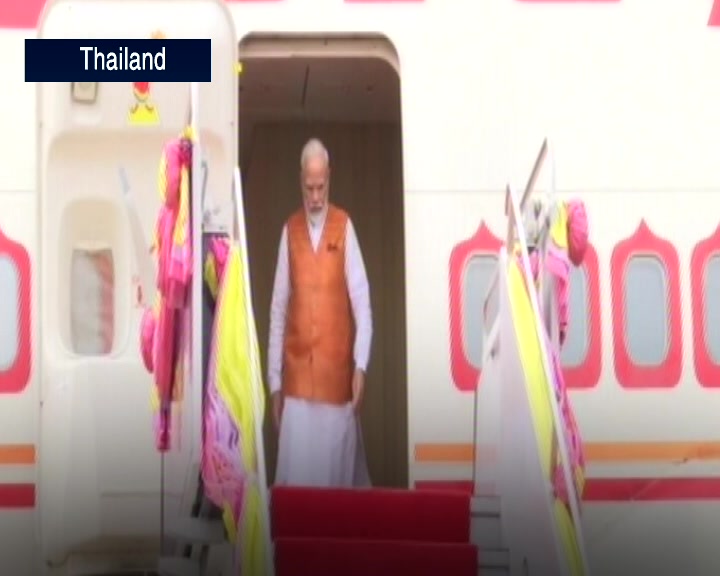 PM Modi received a warm welcomed at hotel Marriott Marquis by members of the Indian community