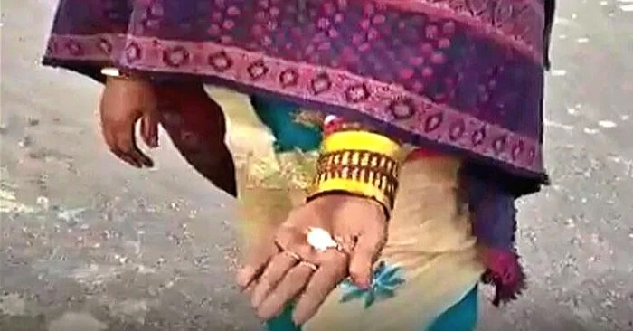 bihar people surprised to see silver particles on road