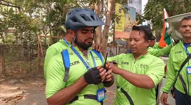 Blind Cyclist Ajay lalvani: a blind man of Mumbai set out on a tour of India on a bicycle