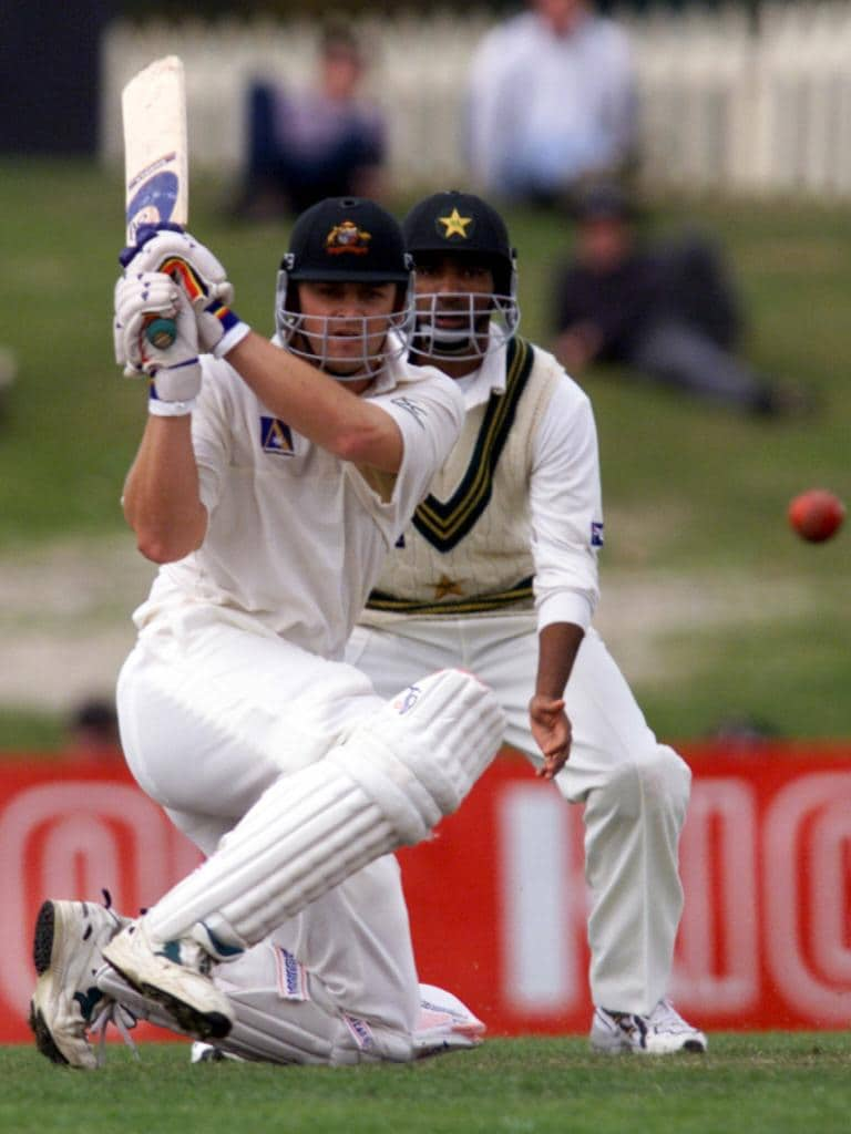 Justin Langer  Adam Gilchrist  2001  Australia