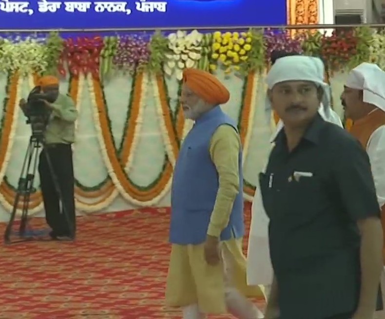 Modi arrives at Dera Baba Nanak