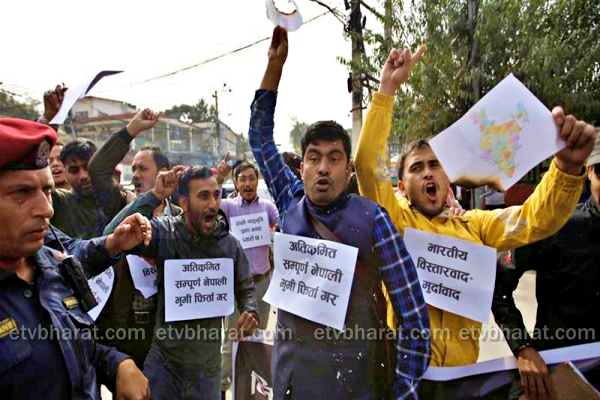 Nepal police  Banned Maoist party  Anti India protests  Indian government  இந்தியாவின் புதிய வரைபடத்துக்கு எதிர்ப்பு  நேபாளில் 20 பேர் கைது  நேபாளம் கம்யூனிஸ்ட் கட்சியின்  nepal communist party