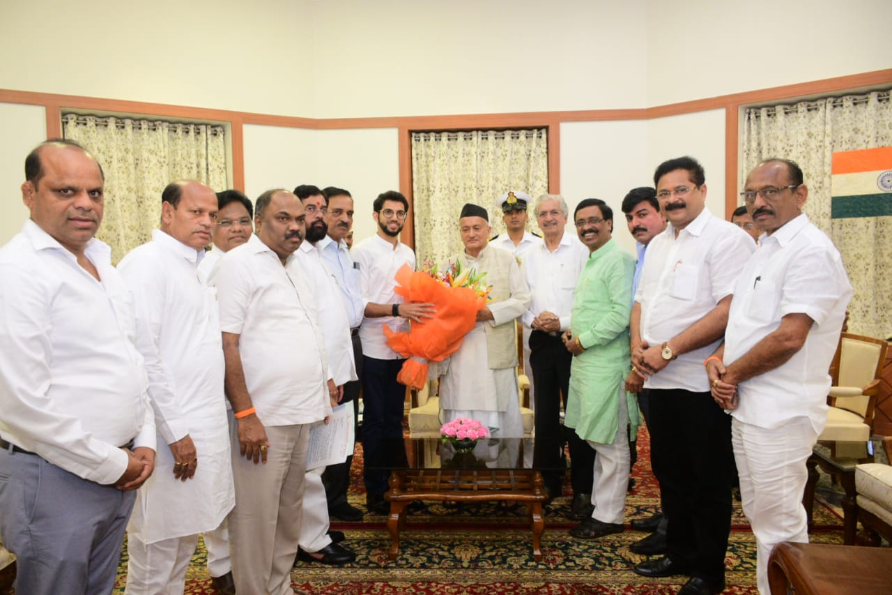 Shiv Sena leader Aaditya Thackeray and other leaders of the party reach Raj Bhavan