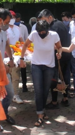 Mandira Bedi, family and friends grieving at Raj Kaushal's funeral on June 30 in Mumbai