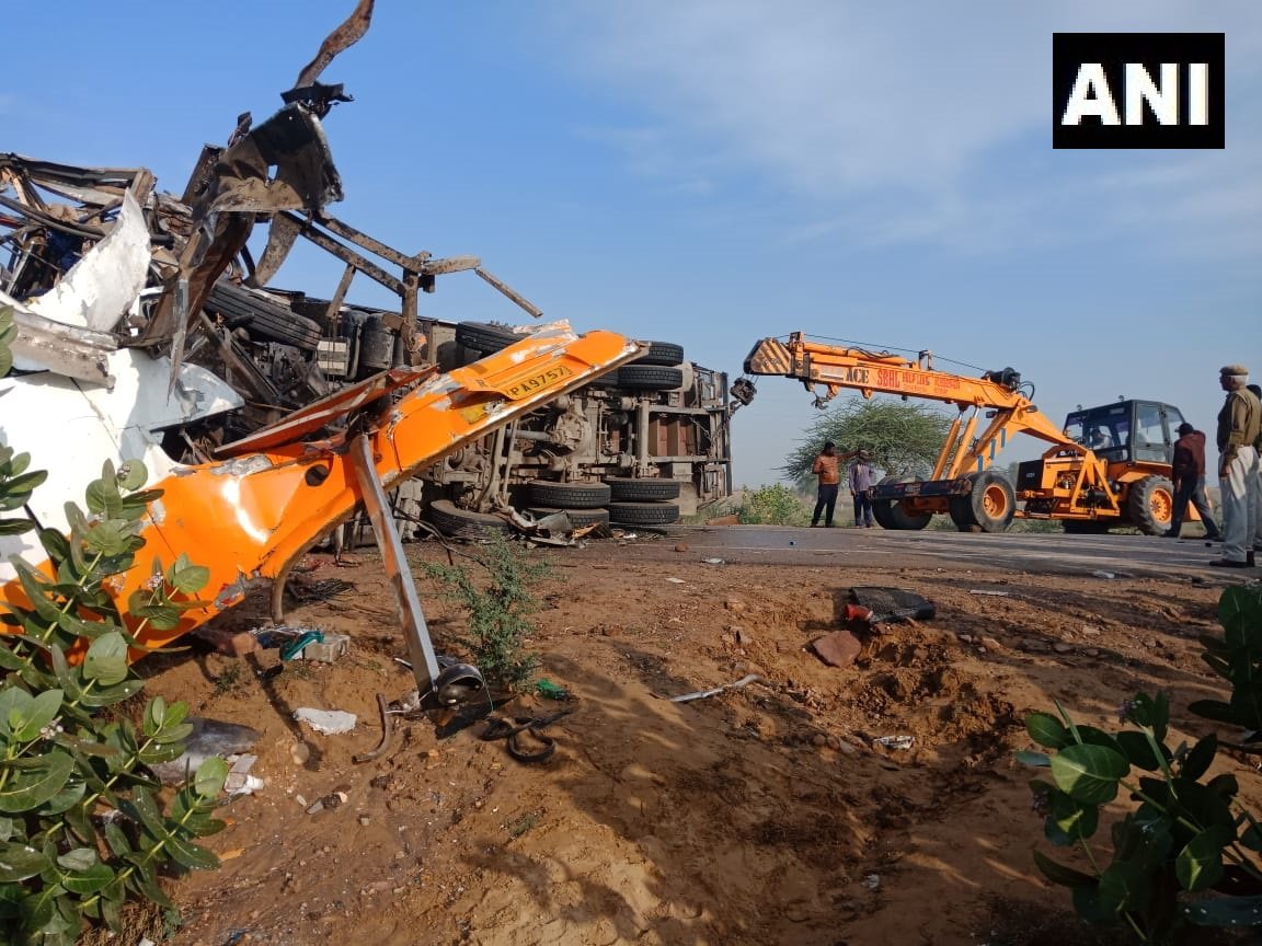 Accident between bus and truck in Rajasthan