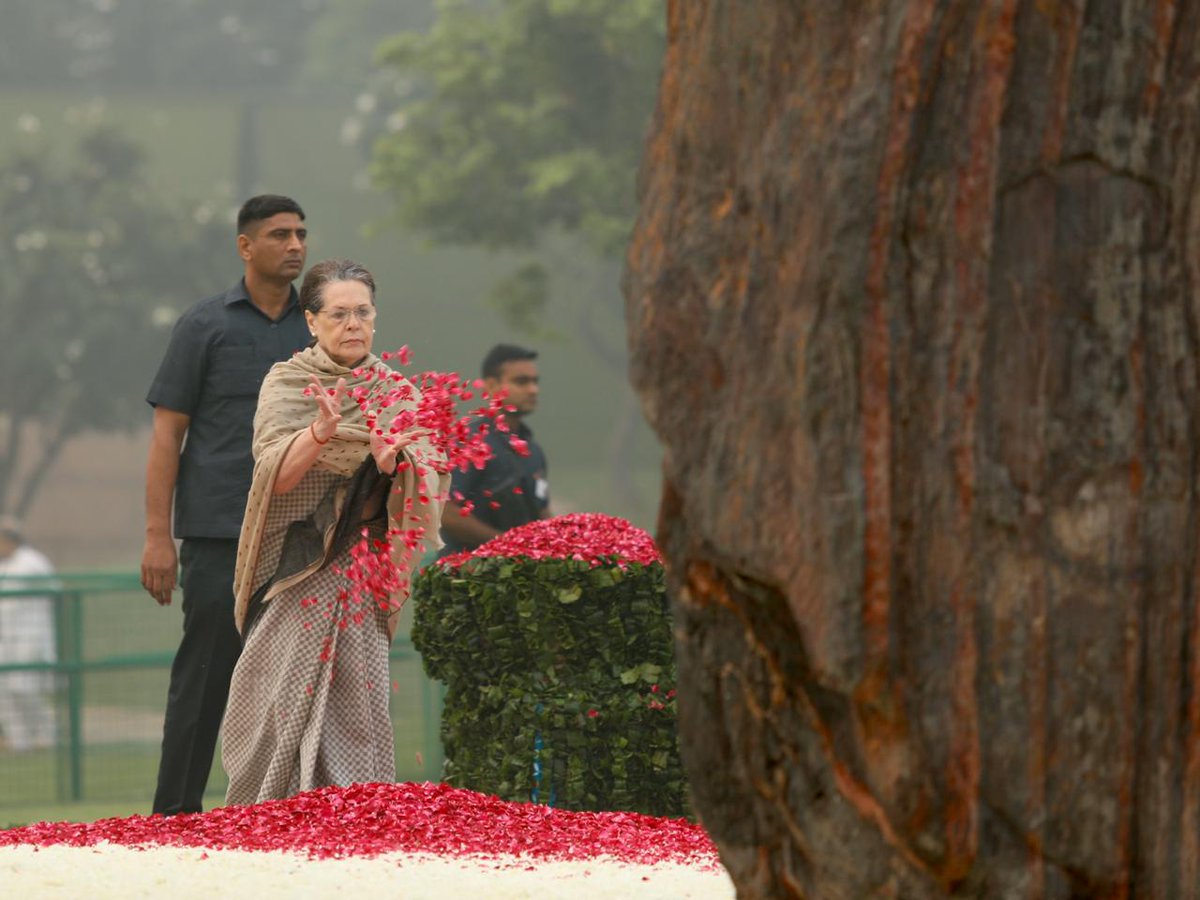 Leaders pay tribute to 'Iron Lady' Indira Gandhi ...