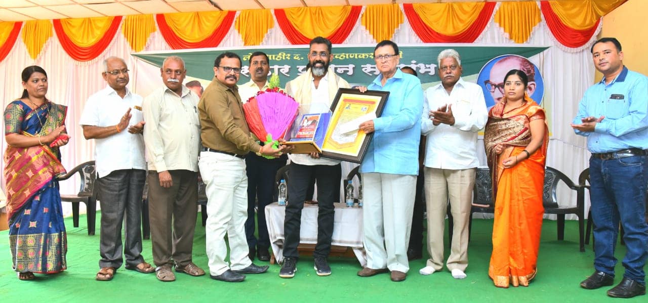 Nagaraj Manjule get D N Ghavahnkar award