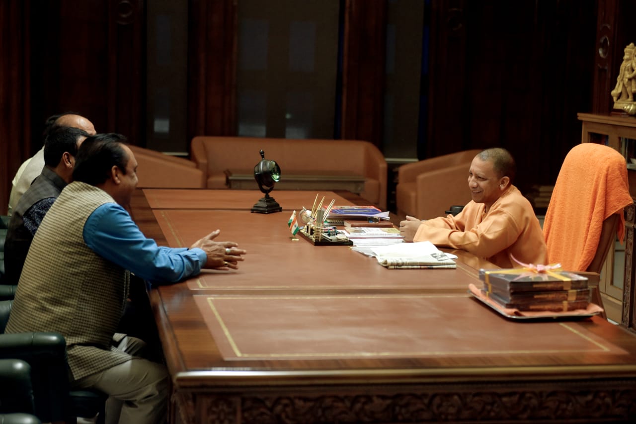 kedar singh meeting with yogi, केदार सिंह रावत से मिले योगी आदित्यनाथ