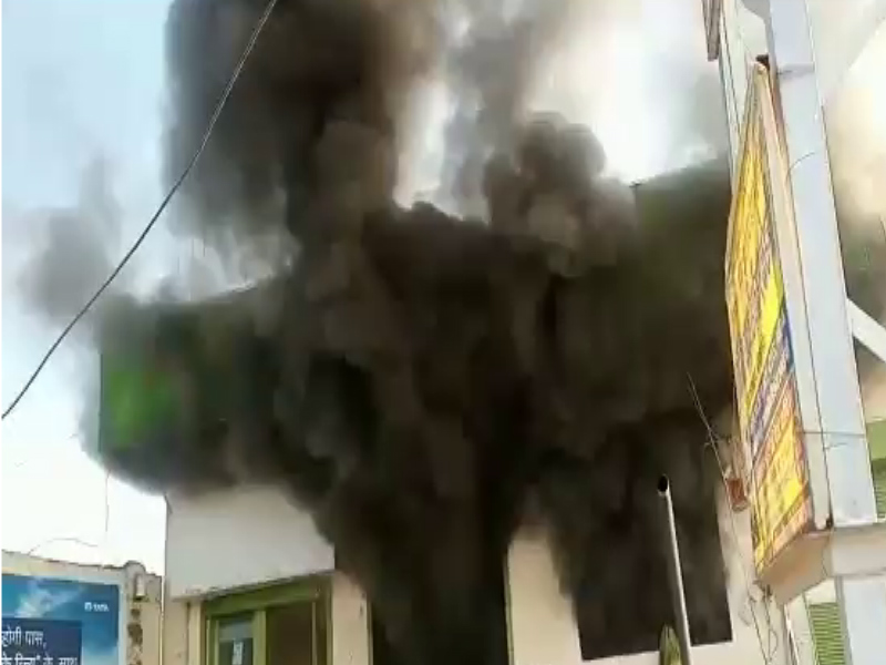 बीकानेर में अज्ञात कारणों से बैंक में लगी आग , heavy loss due to fire in bank in bikaner