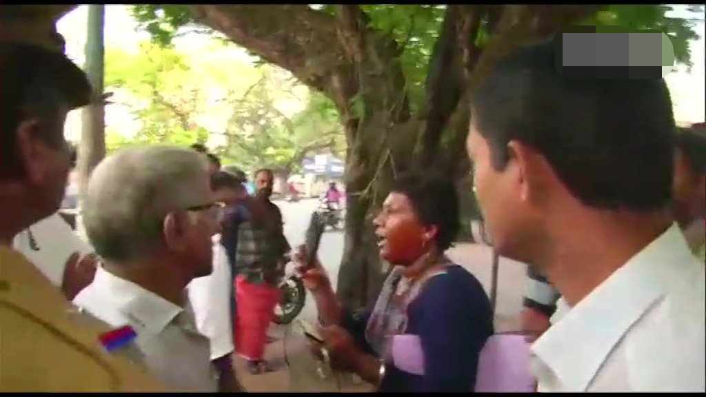 Bindu Ammini attacked with chili powder outside Sabrimala temple