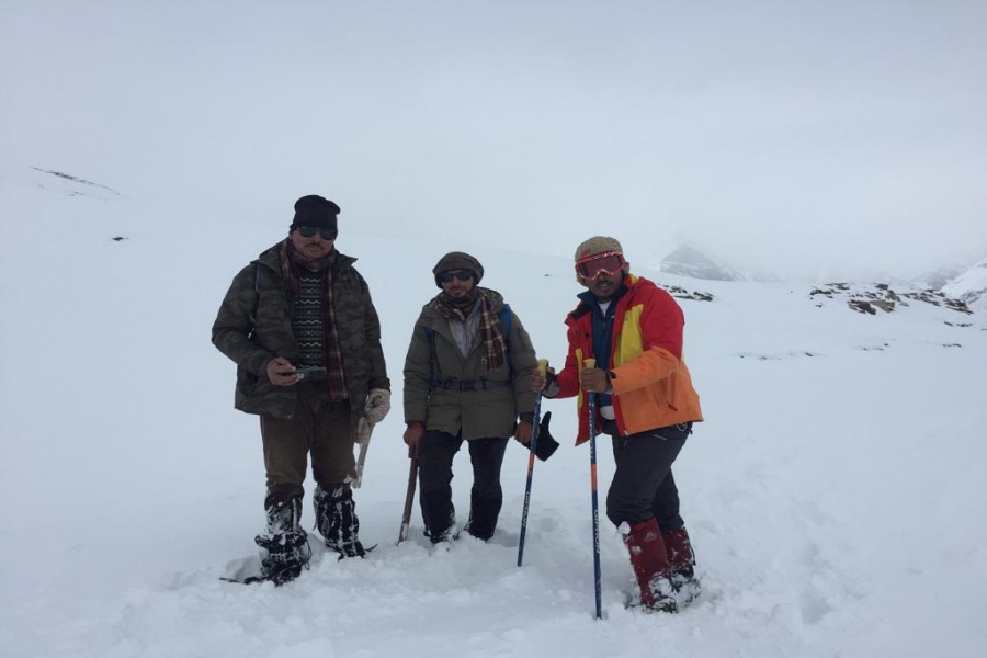 crossed Rohtang Pass on footकोसकर से पैदल रोहतांग दर्रा.