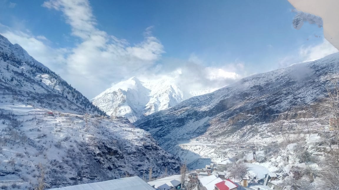 Snowfall in higher reaches of HP