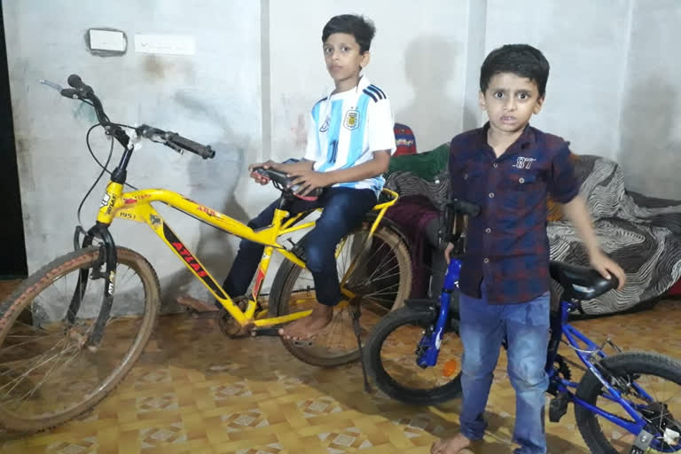 10-year old boy complaints to get back the bicycles given for repair and wins police hearts in kerala kozikode