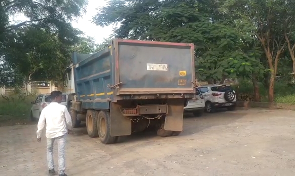 illegal sand trucks seized in jalna