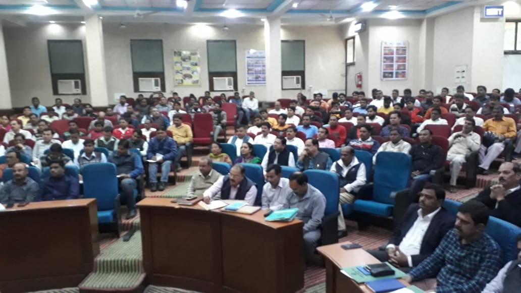 ghaziabad dm meeting with officials reagrding cleanliness