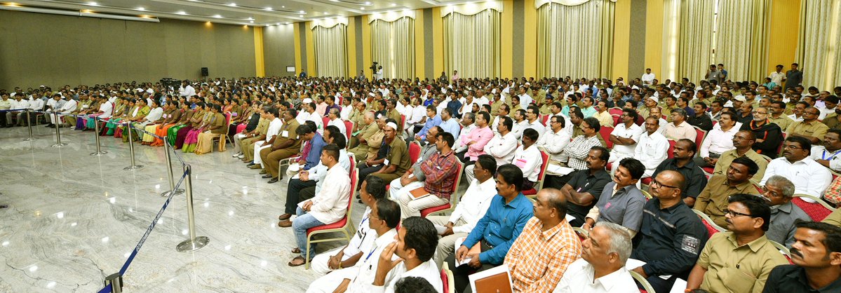 cm kcr review on tsrtc with workers at pragathibhavan