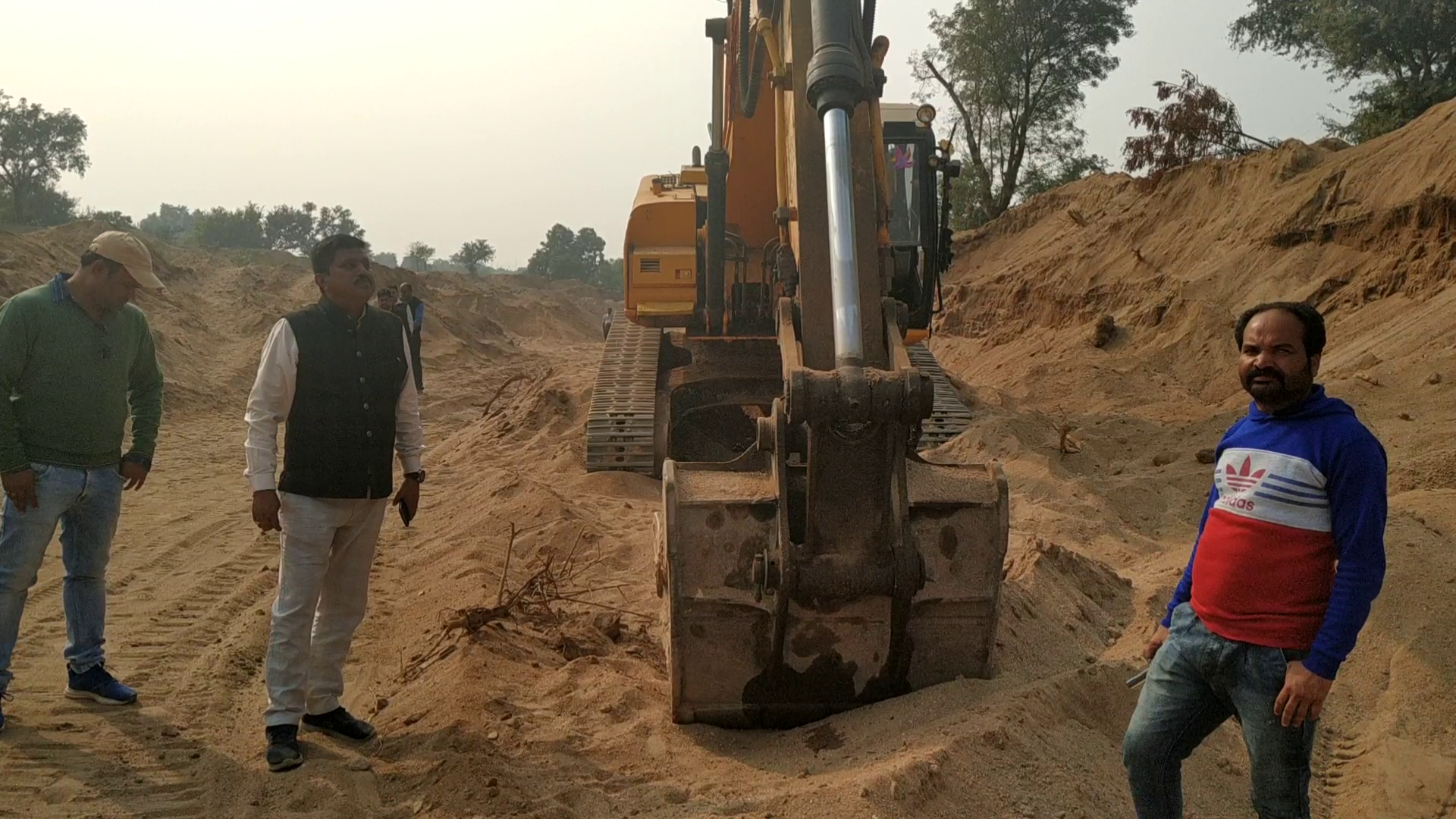 JCB doing illegal mining seized