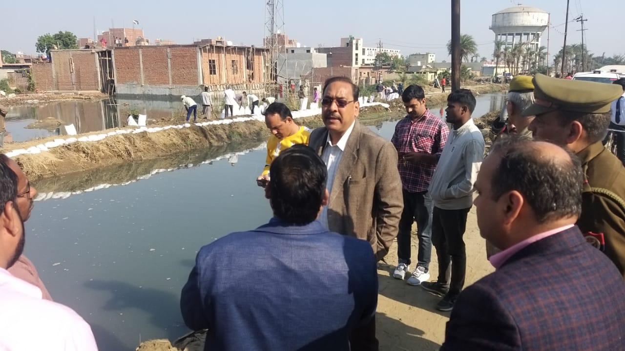 Water filled with canal breakdown in Sangam Vihar Ward-19