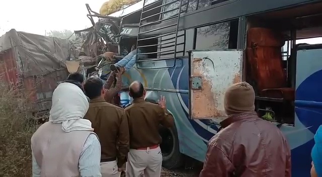 Nine killed, 10 injured as bus hits truck in MP