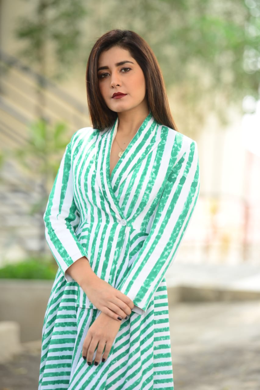 HEROINE RAASHI KHANNA